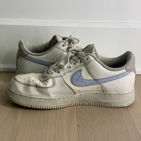 Special Edition Nike Air Force 1 with light blue swoosh - Picture 5 of 6